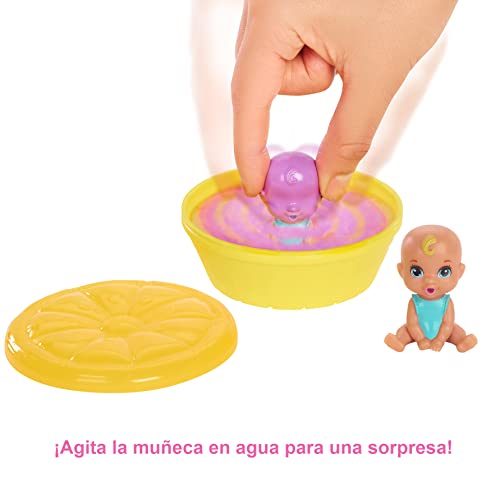 Barbie Bebés Color Reveal Arena y Sol, muñeco sorpresa con sombrero y accesorios de juguete (Mattel GTT12)