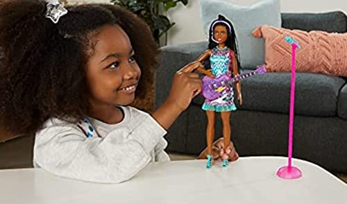 Barbie Brooklyn Muñeca afroamericana con guitarra de juguete y accesorios de música, regalo para niñas y niños +3 años (Mattel GYJ24)