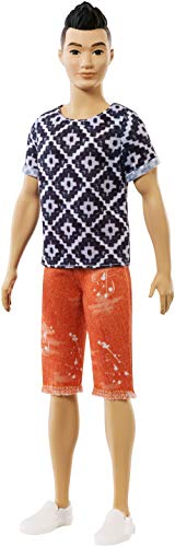 Barbie Fashionista - Muñeco Ken asiático con pantalón naranja (Mattel FXL62)