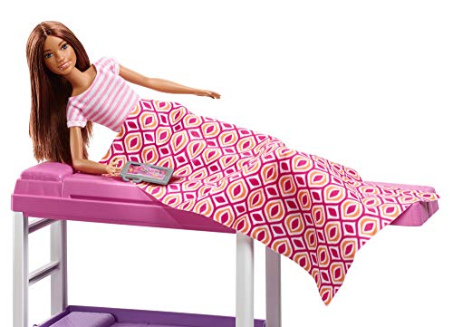 Barbie Muñeca con muebles de dormitorio y accesorios (Mattel FXG52)