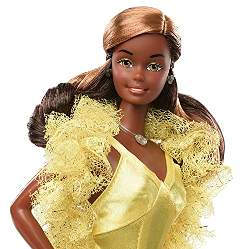 Barbie Signature Superstar Christie, muñeca de colección de juguete con vestido amarillo de fiesta (Mattel GXL28)