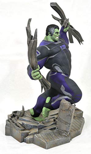 Diamond Select Toys: Marvel Gallery Avengers 4 - Tracksuit Hulk Deluxe PVC Diorama