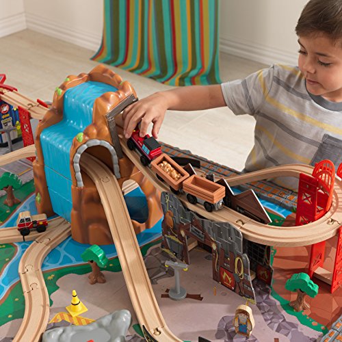 KidKraft- Set de tren con cascada y montaña y mesa, de madera, para niños, juego clásico de actividades ferroviarias con accesorios incluidos (112 piezas) (17498) , color/modelo surtido