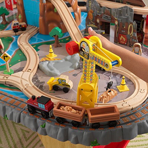 KidKraft- Set de tren con cascada y montaña y mesa, de madera, para niños, juego clásico de actividades ferroviarias con accesorios incluidos (112 piezas) (17498) , color/modelo surtido