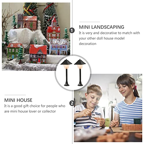 Toddmomy 2Pcs Mini Street Light Models LED LED UP Lámpara de Calle en Miniatura Lámpara de Tren Ferroviaria Post Decorative Dollhouse Streetlight Fiesta de Navidad Regalos