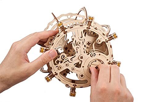 UGEARS Puzzle 3D de Acuario Mecánico - Maqueta para Montar de Acuario Decorativo con Mecanismo de Resorte - Maqueta de Madera - Kit De Construcción - Maqueta para Construir para Adultos y niños 14+