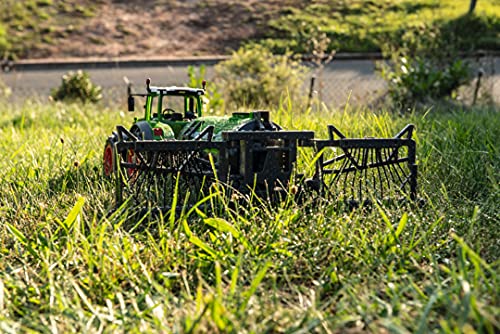 Carson 500907344 Tractor RC con Cisterna 1:16-Vehículo teledirigido, vehículo agrícola para niños Mayores de 8 años, Apto para Uso en Exteriores, Incluye Pilas y Mando a Distancia, Verde