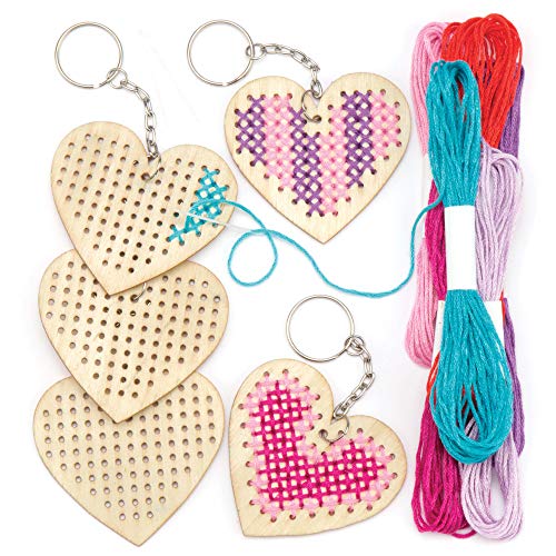 Baker Ross- Kits de llaveros de Madera con Forma de corazón para Punto de Cruz (Pack de 5) Que los niños Pueden Crear y Decorar para San Valentín y el Día de la Madre