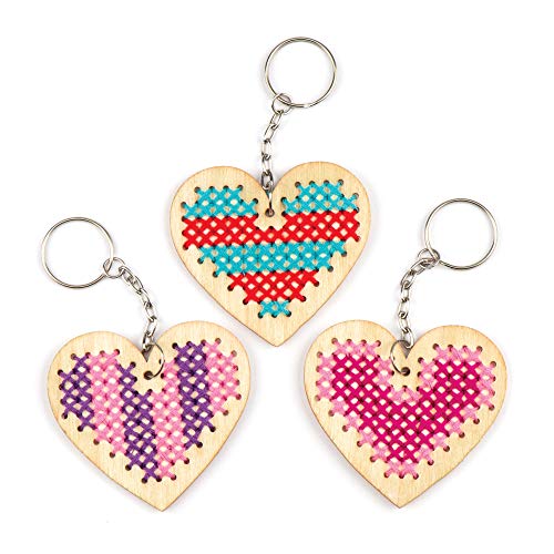 Baker Ross- Kits de llaveros de Madera con Forma de corazón para Punto de Cruz (Pack de 5) Que los niños Pueden Crear y Decorar para San Valentín y el Día de la Madre