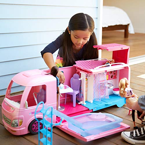 Barbie Casa Malibu, casa de muñecas de Dos Pisos Plegable con Muebles y Accesorios, Regalo para niñas y niños 3-9 años (Mattel FXG57) + Supercaravana de Autocaravana FBR34