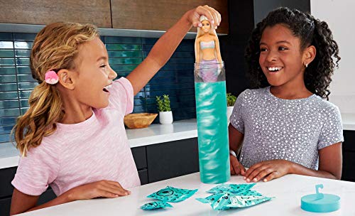 Barbie Color Reveal, muñeca que revela sus colores con agua, incluye ropa y accesorios (Mattel GTP43)