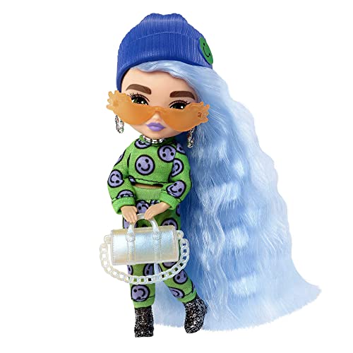 Barbie Extra Mini Muñeca pequeña articulada con pelo azul hielo, pelo largo y accesorios de moda de juguete (Mattel HGP65)