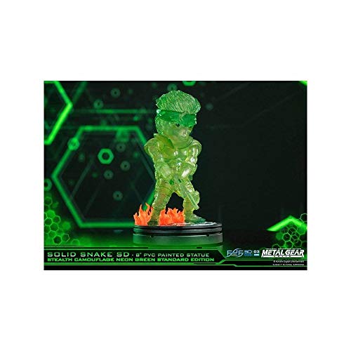 First4Figures MGSSSSDNGS Snake SD Stealth Camo. Figura Coleccionable de PVC, Color Verde neón (Metal Gear Solid), 14 x 12,7 x 20,3 cm