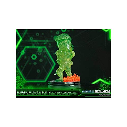 First4Figures MGSSSSDNGS Snake SD Stealth Camo. Figura Coleccionable de PVC, Color Verde neón (Metal Gear Solid), 14 x 12,7 x 20,3 cm