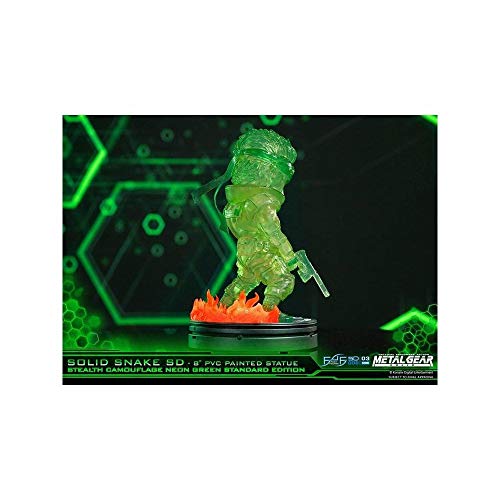 First4Figures MGSSSSDNGS Snake SD Stealth Camo. Figura Coleccionable de PVC, Color Verde neón (Metal Gear Solid), 14 x 12,7 x 20,3 cm