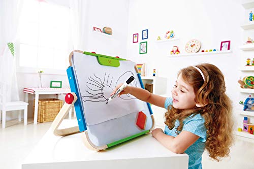 Hape Estudio de Dibujo portátil - Juguete Galardonado Caballete de Madera con Dos Caras para Niños y Niñas con Pizarra magnética y Pizarra de tiza, Dos Tizas, Borrador y Pinza Magnética para Papel