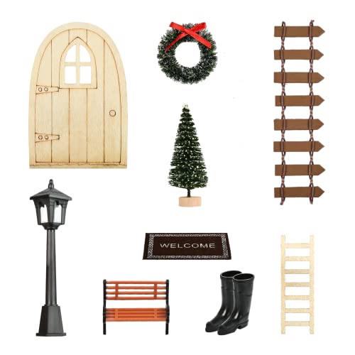 KATELUO 9Pcs Casa de Muñecas Navideña Miniatura, Juego de Accesorios Jardín en Miniatura,Árbol de Navidad, Corona de Navidad, Puerta de Elfo, Felpudo, Escalera de Madera, Zapatos, Banco