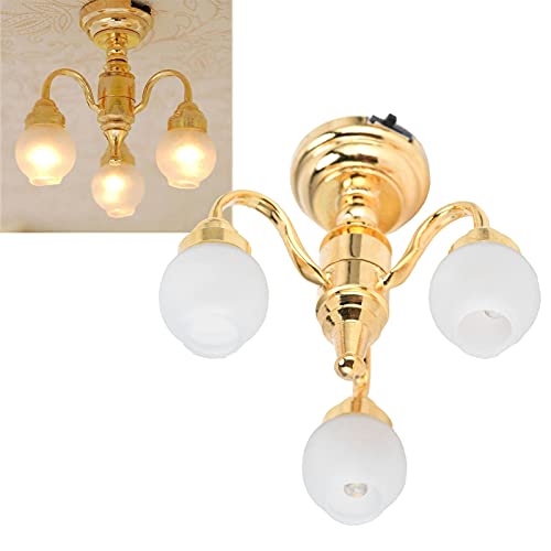 Lámpara de techo Candelabro de 3 luces, plastico chapado en oro de 24 quilates Luz de techo LED 1:12 Candelabro de casa de muñecas Miniatura exquisita y elegante Lámpara de techo de casa de muñecas