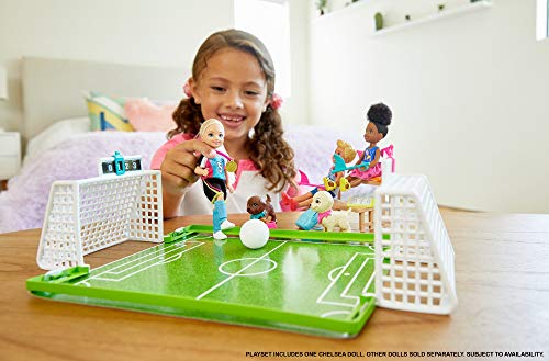 Mattel- Dreamhouse Adventures - Muñeca Chelsea Playset con Accesorios de fútbol (GHK37)