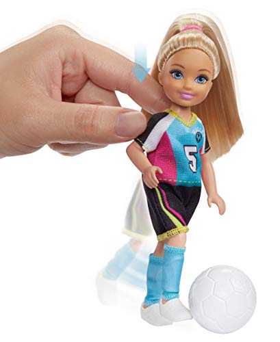 Mattel- Dreamhouse Adventures - Muñeca Chelsea Playset con Accesorios de fútbol (GHK37)