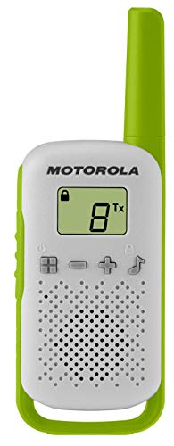 Motorola T42 Triple Talk About – Aparatos de Radio (Juego de 3, PMR446, 16 Canales, Alcance 4 Km) Multicolor + Amazon Basics Pilas AAA Recargables, precargadas, Paquete de 8 (el Aspecto Puede Variar)