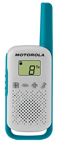 Motorola T42 Triple Talk About – Aparatos de Radio (Juego de 3, PMR446, 16 Canales, Alcance 4 Km) Multicolor + Amazon Basics Pilas AAA Recargables, precargadas, Paquete de 8 (el Aspecto Puede Variar)