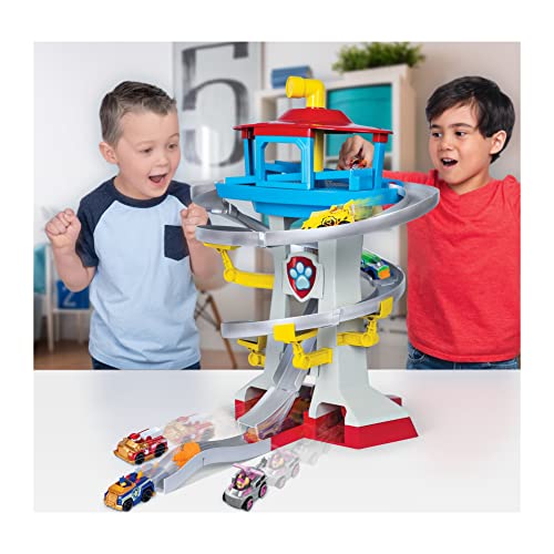 PAW PATROL Playset with Vehicles, Scale True Metal Adventure Bay Rescue Way-Juego con 2 vehículos exclusivos, Escala 1:55 (Spin Master PAWP-309537)