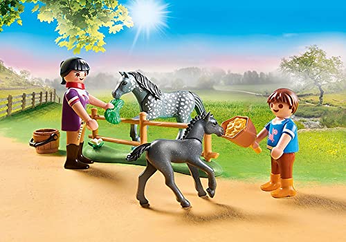 Playmobil 70519 Country Pony-Cafe + revista Playmobil Spirit (cómics, rompecabezas), figura de Abigail con potro