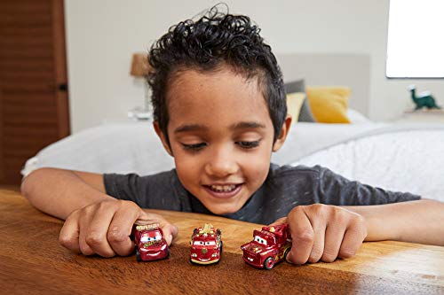 Disney Cars Mini Racers, Pack de 3 coches de juguete Rust-eze Wraps, modelos surtidos (Mattel GKG22)