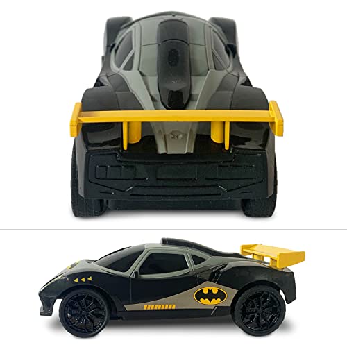 Mondo Motors - RC Batmobile Batman DC - Modelo teledirigido a Escala 1:28 - hasta 10 km/h de Velocidad - Coche de Juguete para niños - 63699