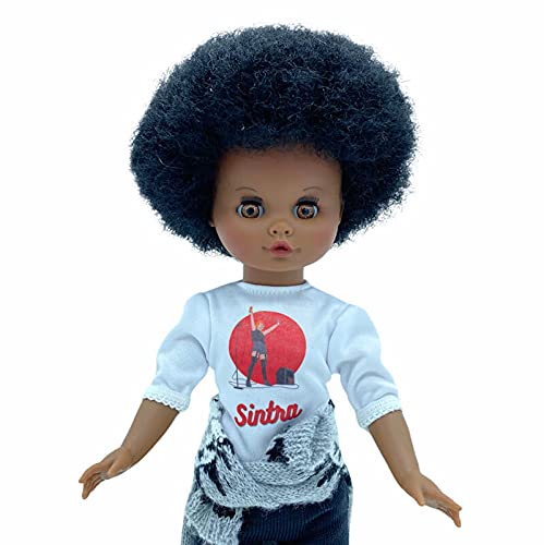 Muñeca Sintra 40 cm. Camiseta negra mulata personalizable Modelo 2021 con Ropa de diseñador elegante, hermana de Sintra, mismas medidas. Hecho en España por Folk Artesanía. Mod 21CA