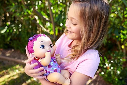 My Garden Baby Come Bayas Frambuesa Muñeco de Juguete con alas de Mariposa, Boca Cambia de Color, Regalo para niñas y niños +18 Meses (Mattel GYP00)