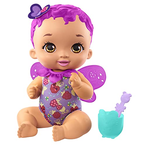 My Garden Baby Come Bayas Frambuesa Muñeco de Juguete con alas de Mariposa, Boca Cambia de Color, Regalo para niñas y niños +18 Meses (Mattel GYP00)