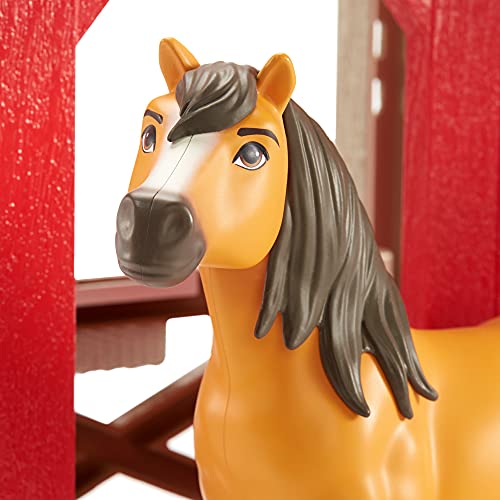 Spirit Establo con caballo de juguete, casa para muñecas con accesorios (Mattel HDK56)