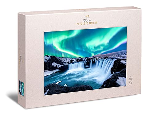 Ulmer Puzzleschmiede - Puzzle "Los elementos del norte": Puzzle de 1000 piezas - Cascada de Godafoss en Noruega con la aurora boreal en el cielo