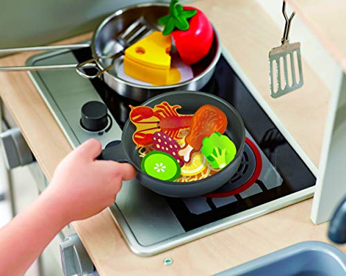 Hape-47033233 Cocina de Juegos de Lujo con microondas, cafetera, frigorífico, Horno, Incluye sartén Divertida con Muchos Accesorios, a Partir de 3 años, Multicolor (6943478032699)