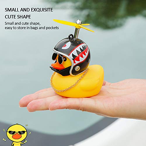 Pato de Goma Adornos de Coche de Juguete Pato Amarillo Decoraciones para salpicadero de Coche Squeeze Duck Cuernos de Bicicleta con Casco de hélice, Decoraciones de Coche para Adultos, niños, Mujeres