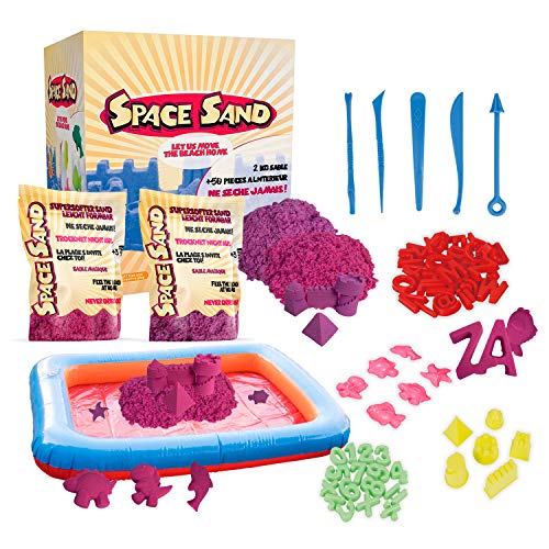 Space Sand 1.8 kg con 50 Piezas de Formas, números, Letras, Piezas de Castillos, Herramienta de Modelado, Arena mágica cinética, Probada por el TÜV (0.9kg Purpura y 0.9kg Fucsia)