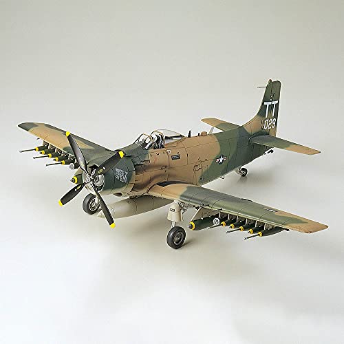 Tamiya 61073 - Maqueta del avión Douglas A-1J Skyrider USAF