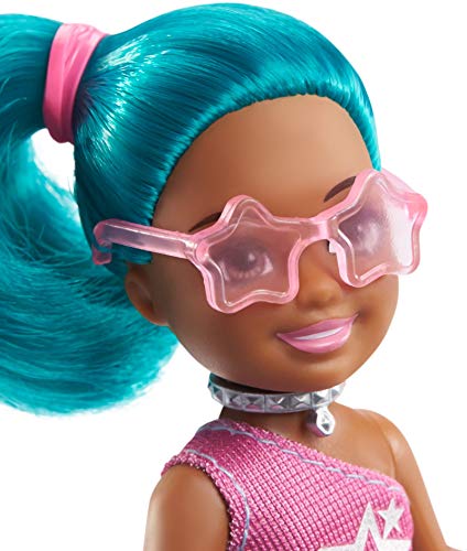 Barbie Chelsea Pop Star Muñeca afroamericana con accesorios de concierto de juguete, para niñas y niños +3 años (Mattel GTN89)