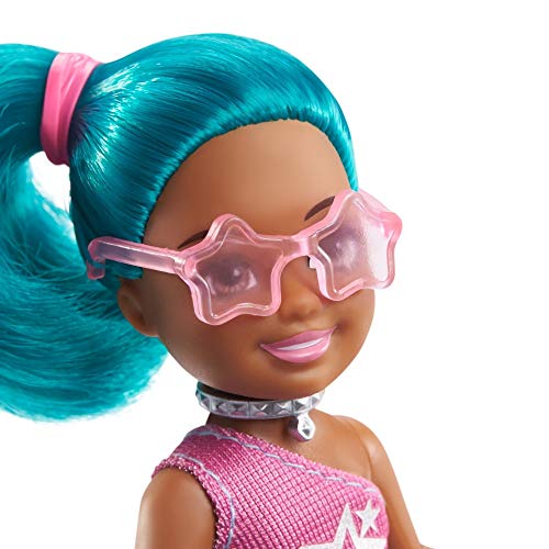 Barbie Chelsea Pop Star Muñeca afroamericana con accesorios de concierto de juguete, para niñas y niños +3 años (Mattel GTN89)