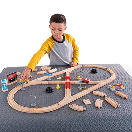 KidKraft 17213 Disney® Pixar Cars 3 Juego de madera Construye Tu Propio Circuito con 57 piezas de juego incluidas